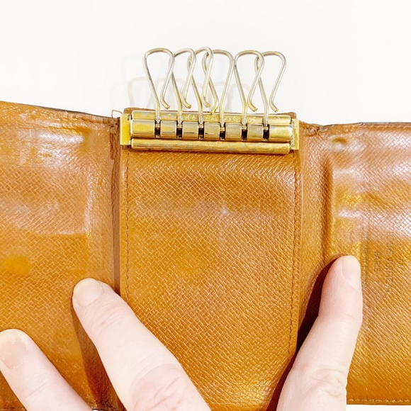 Auth Vtg Louis Vuitton Monogram 6 Key Holder - Picture 10 of 16